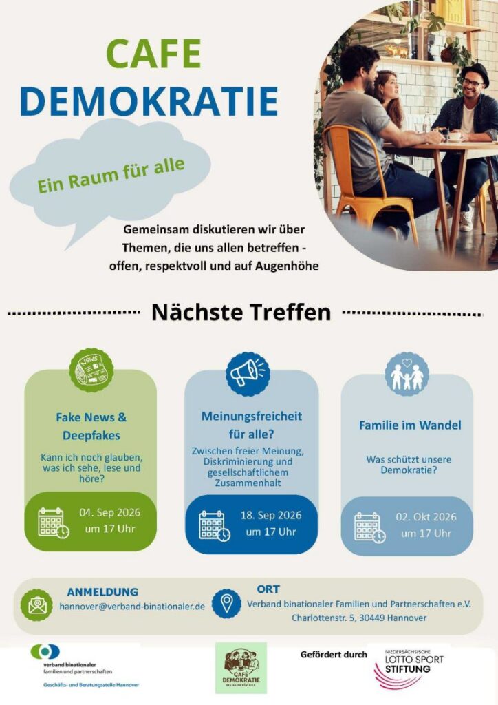 Veranstaltungsflyer „Café Demokratie – Ein Raum für alle“ mit Terminen zu Fake News, Meinungsfreiheit und Familie sowie Angaben zu Anmeldung und Veranstaltungsort.